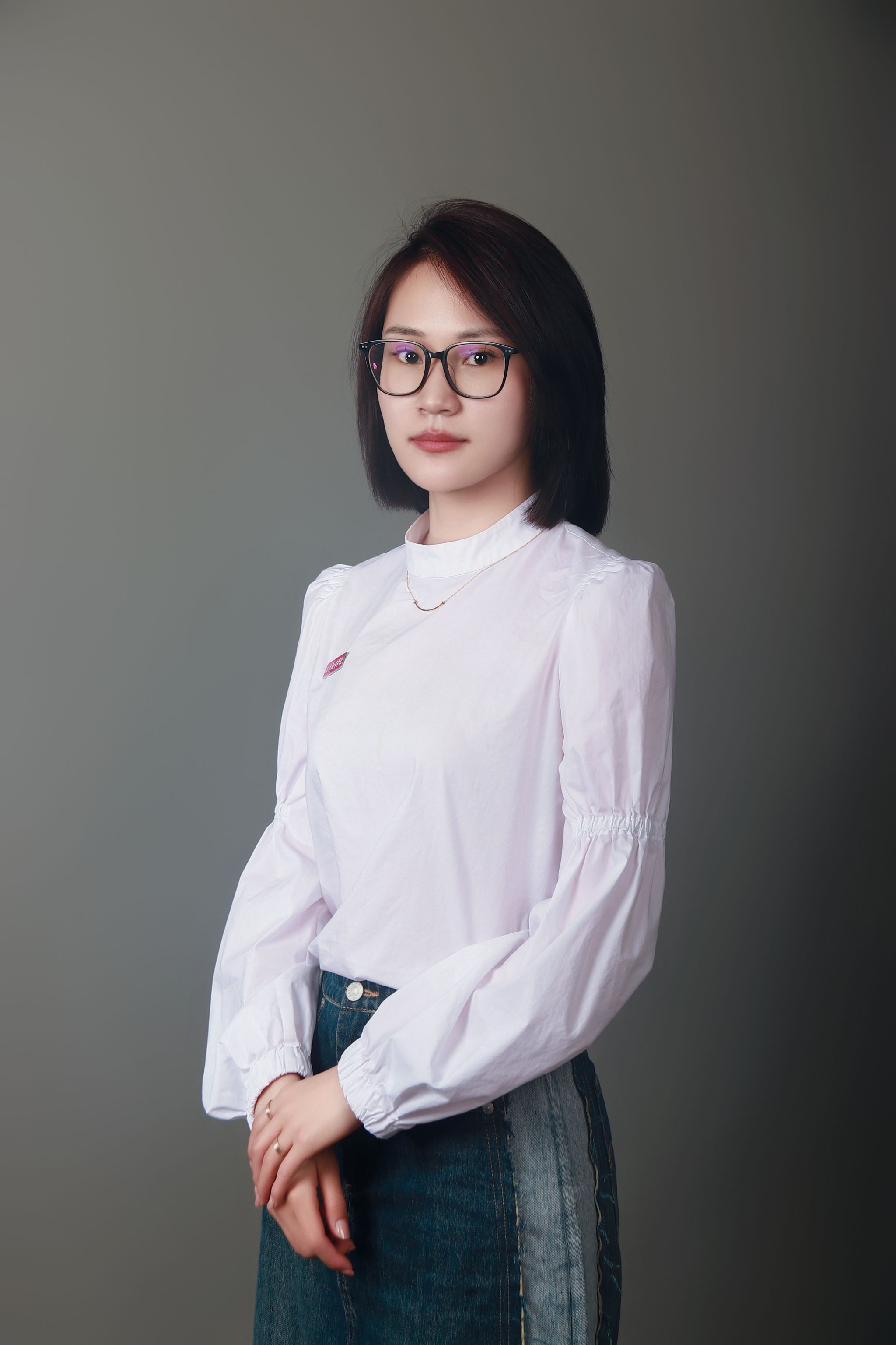青年教师：黄静